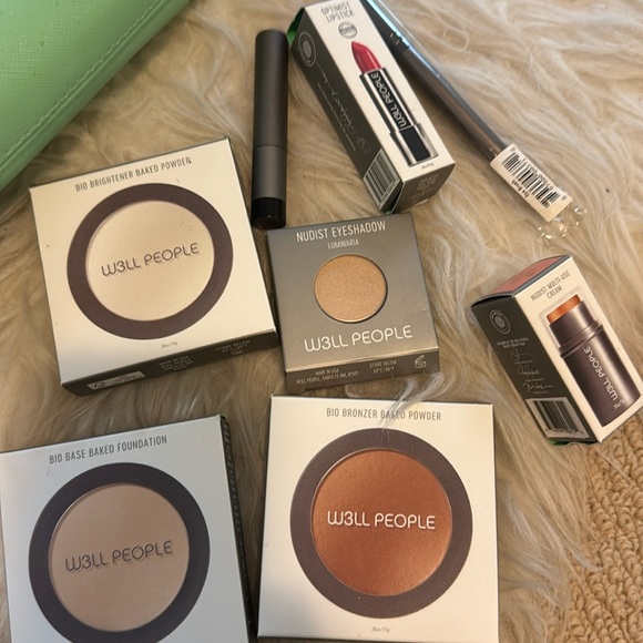 NIB well people bundle 9 pieces incl makeup bag $150++ amazing deal - Picture 8 of 8